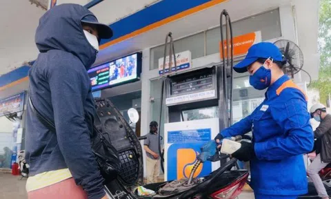 Ngày mai 12/8, giá xăng dầu tăng hay giảm?